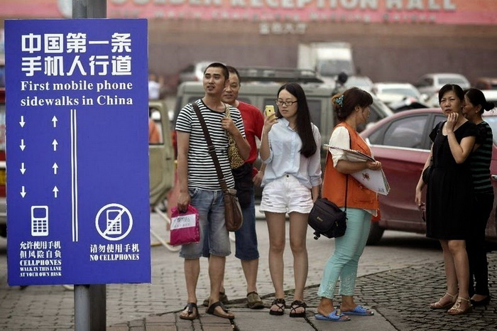 Инновация на улицах Китая: *мобильный* тротуар
