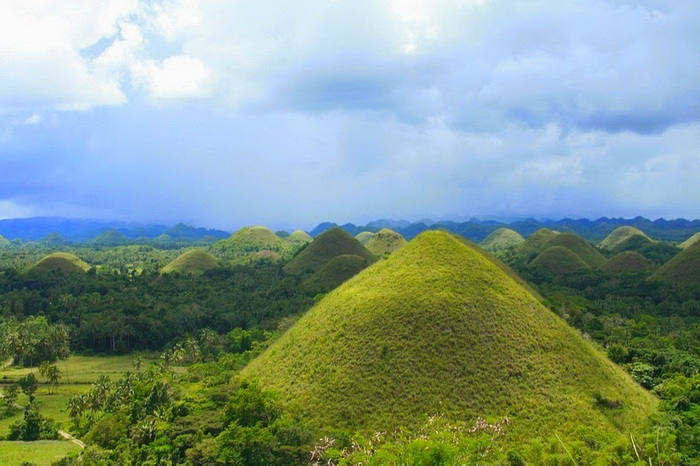 Шоколадные холмы на острове Бохоль (Филиппины)