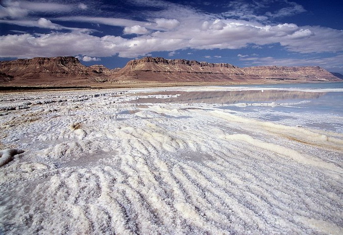 Соляные отложения в Мертвом море