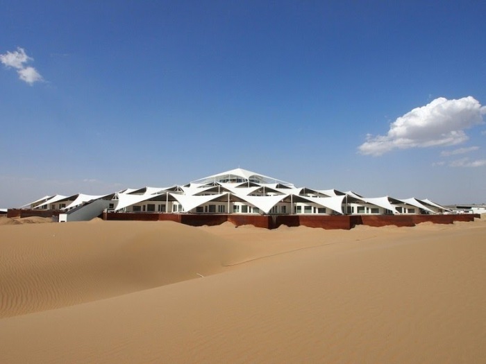 Desert Lotus Hotel. Отель в пустыне Xiangshawan (Монголия)