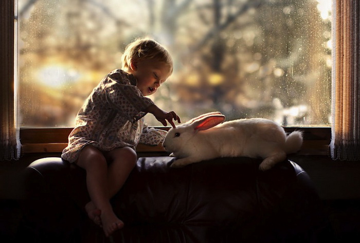 Картинки по запросу Трогательные фотографии детей с животными