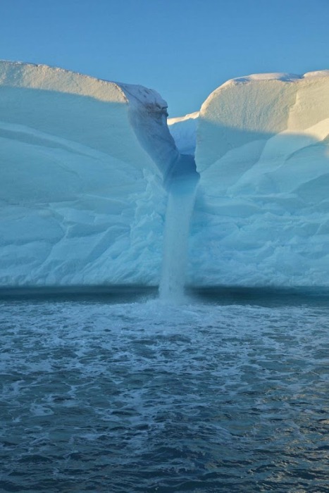 Ледяные водопады в заповеднике Свальбард