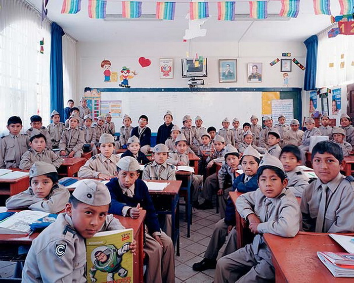 Школьная фотография на уроке математики в перуанской школе (г. Куско)