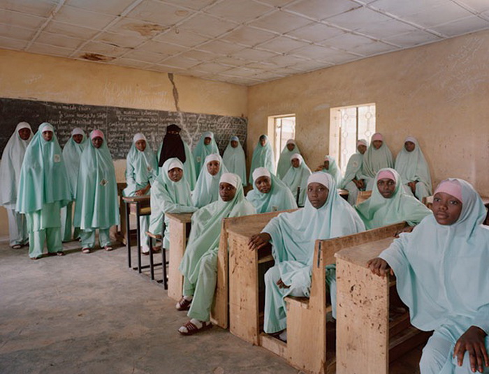 Школьная фотография на уроке социологии в Нигерии (г. Кано)