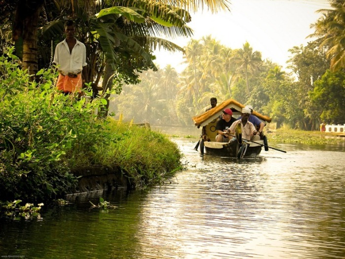 Плавучие дома в индийском штате Керала