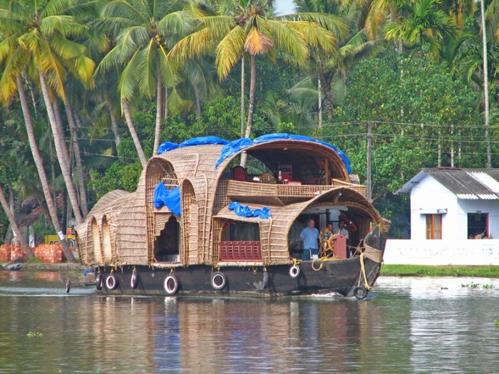 Плавучие дома в индийском штате Керала