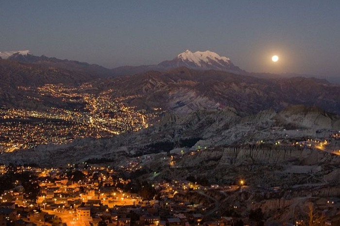 В вечерние часы Ла-Пас светится тысячами огней