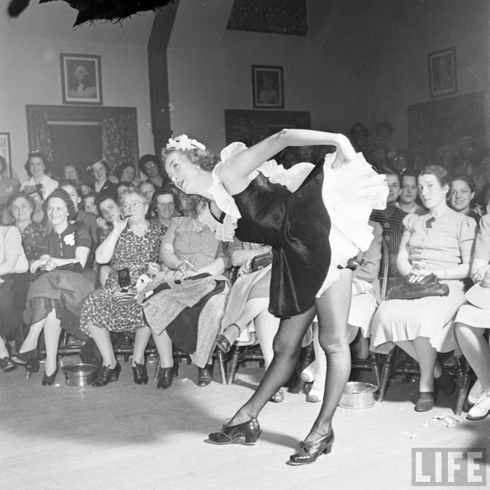 Женская вечеринка, 1941 год