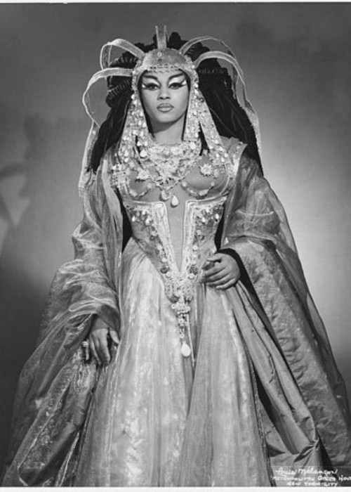 Леонтина Прайс - одна из самых известных афроамериканских оперных исполнительниц