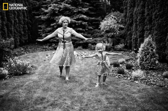 Майя и бабушка. Фотограф Joanna Szymaska