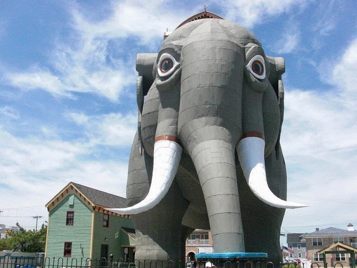 Здание в виде слона построено Джеймсом Лафферти (James Lafferty) в 1881 г.