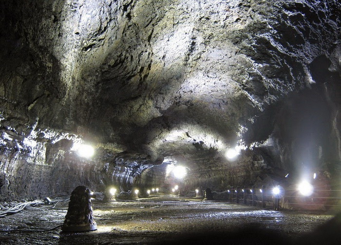 Лавовые тоннели на острове Чеджудо (Корея)