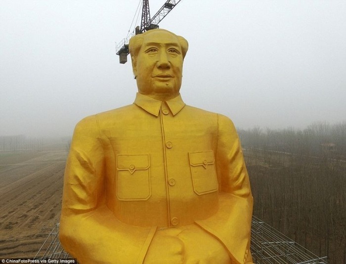 Гигантская статуя Мао Цзедуна