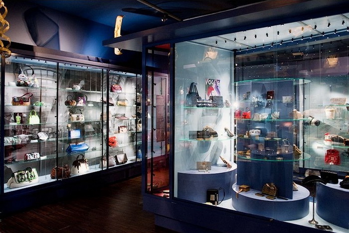 Разнообразие сумок и кошельков в амстердамском музее