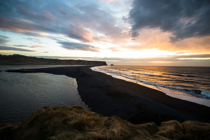Пляж Вик с черным песком (Исландия)