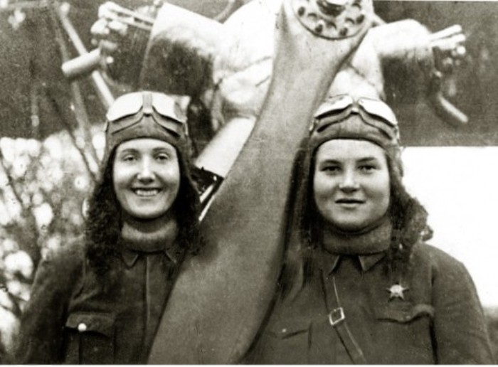 Экипаж Тани Макаровой и Веры Белик. Погибли в 1944 году в Польше.