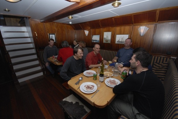 Ресторан на борту корабля
