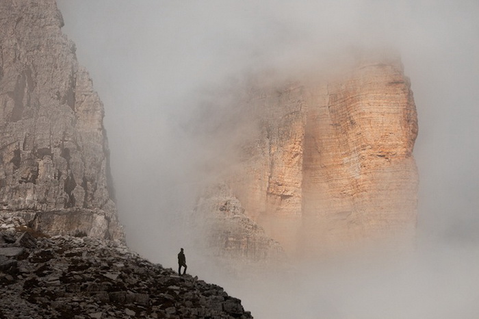 Силуэты мужчин на фоне потрясающих горных пейзажей: фотоцикл от Роберто Бертеро (Roberto Bertero)
