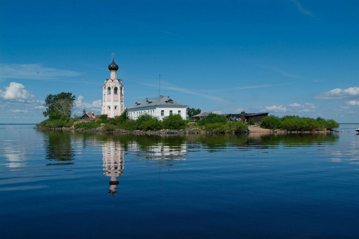 Спасо-Каменный монастырь - архитектурная достопримечательность России