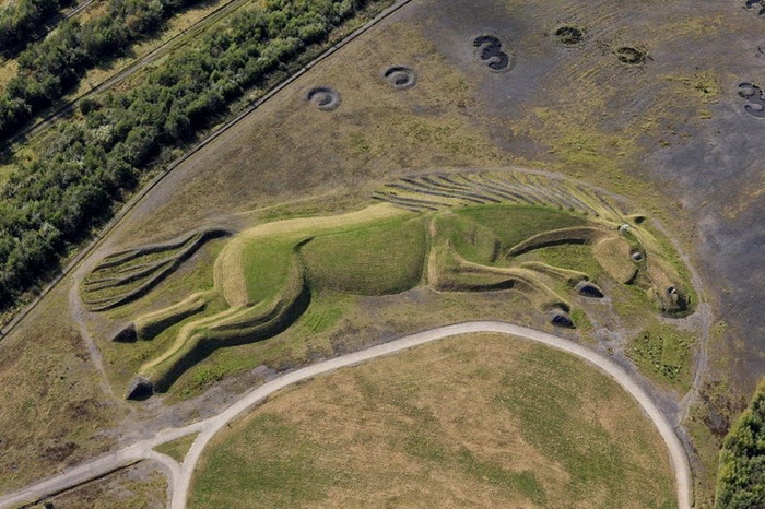 Скульптура лошади в Южном Уэльсе, Англия