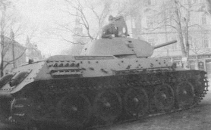 Танк Т-34 советской армии.