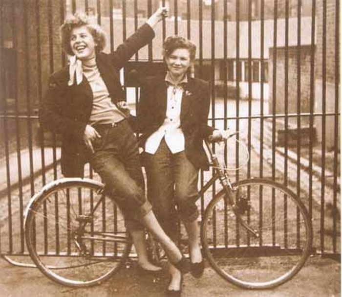 Представительницы субкультуры тедди-бойз, Великобритания, 1950-е годы