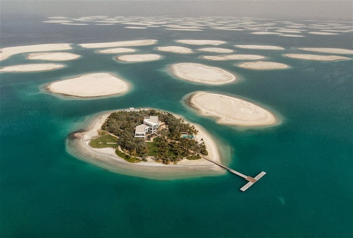 *Мир* - крупнейший на планете искусственный архипелаг (Дубай)