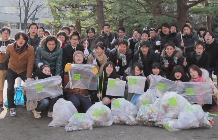 Остроумная акция по уборке мусора, организованная энтузиастами из Reflection Project