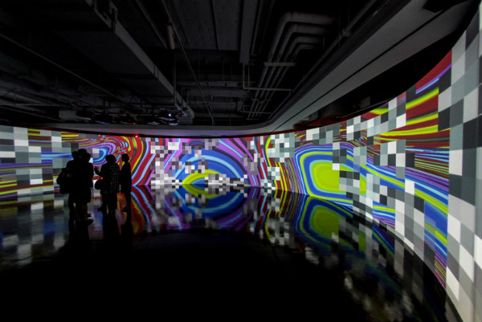 Шевалье остаётся верен себе: в очередной раз мастер создаёт цифровую интерактивную инсталляцию, радующую глаз и приводящую в движение мысли