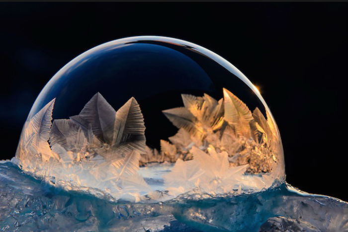 Мистические кристаллы в мыльных пузырях - уникальная зимняя съёмка