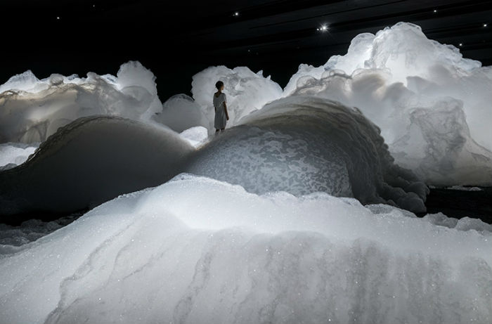 Облака из пены: инсталляция «Foam» от японского художника 