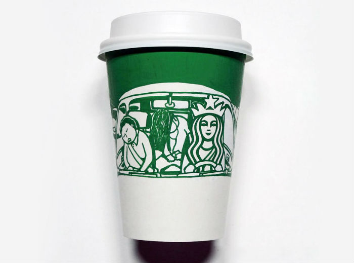 Сирена с логотипа компании Starbucks управляет автомобилем