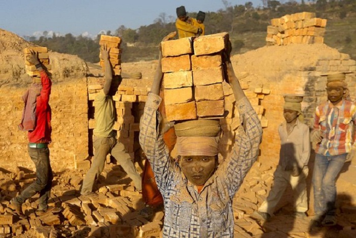 Детский труд на стройке