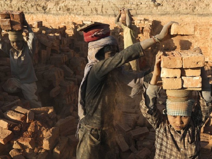 Детский труд на стройках Непала