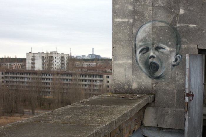 Граффити на улицах Припяти.