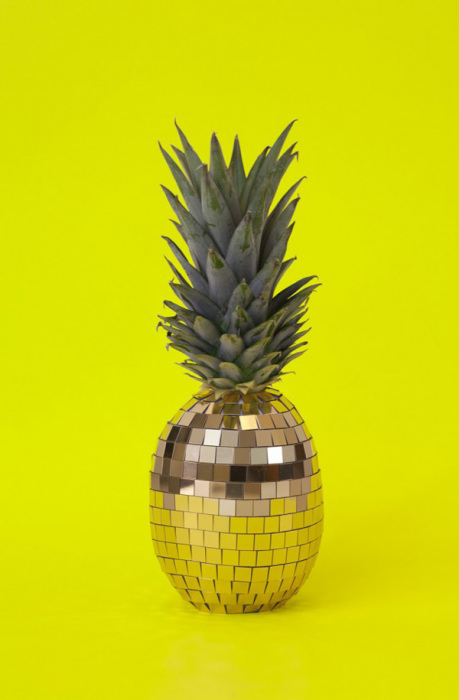 Диско-шар из ананаса от Sarah Illenberger
