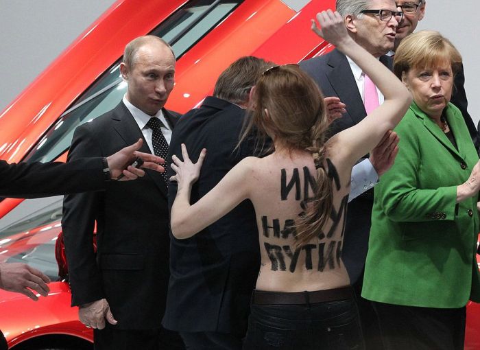 Президент России Путин и активистка движения «Фемен»
