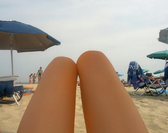 Новая мода среди фотографов: Hot-Dog Legs