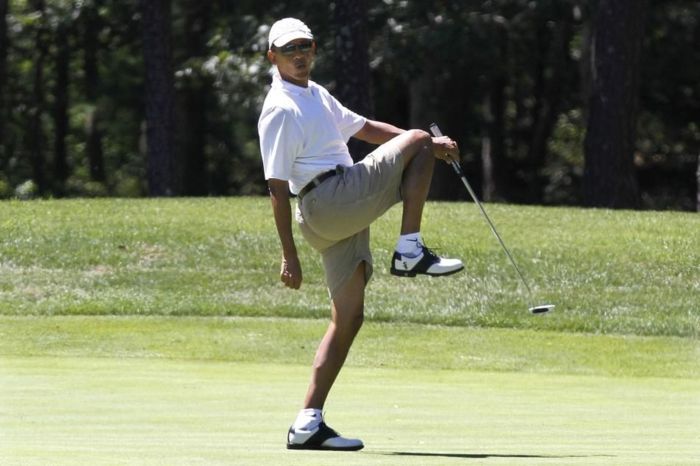 Барак Обама играет в гольф