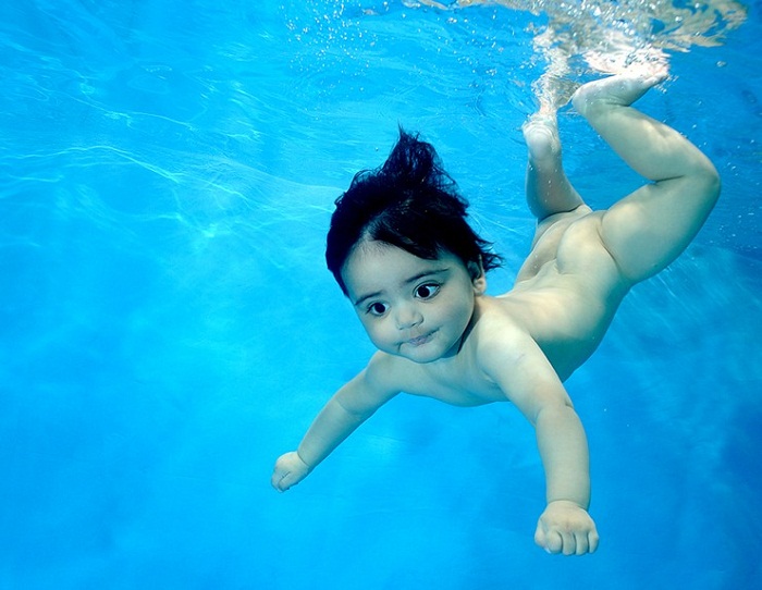 Фотографии плавающих младенцев от Phil Shaw