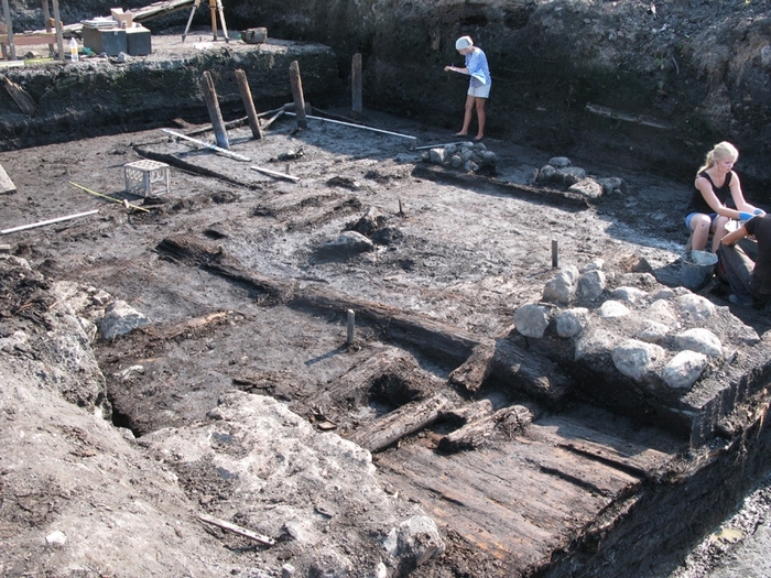 Археологические раскопки в Новгороде