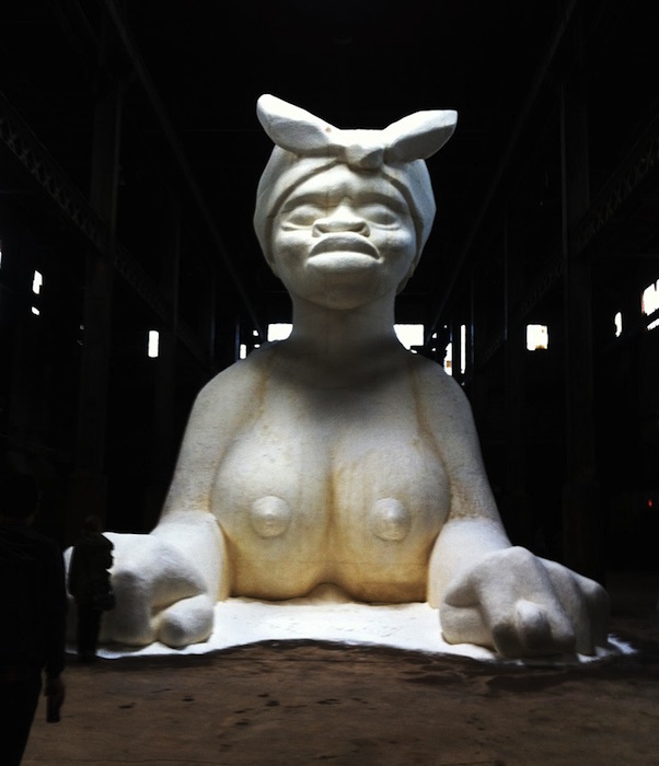 Скульптура установлена в помещении бывшей сахарной фабрики