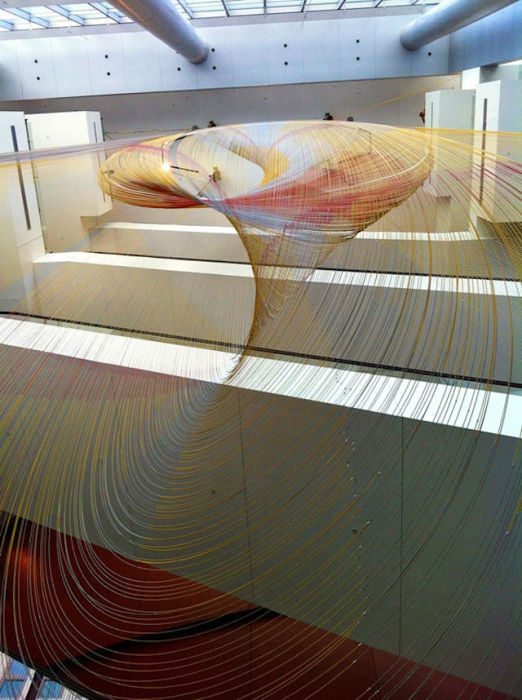 Спиральная инсталляция из бисера от Ball-Nogues Studio.