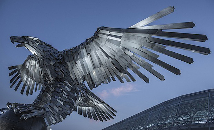 Гигантская скульптура птицы от Габора Миклоша Соке (Gabor Miklos Szoke).