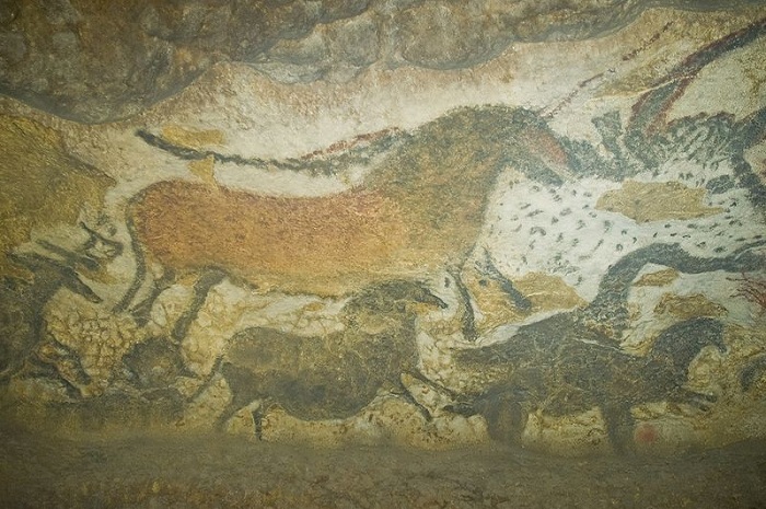 В пещере Ласко сохранились доисторические наскальные рисунки. | Фото: thevintagenews.com.