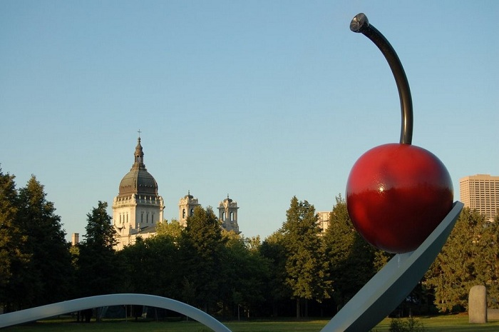 Арт-инсталляция американского скульптора Claes Oldenburg.
