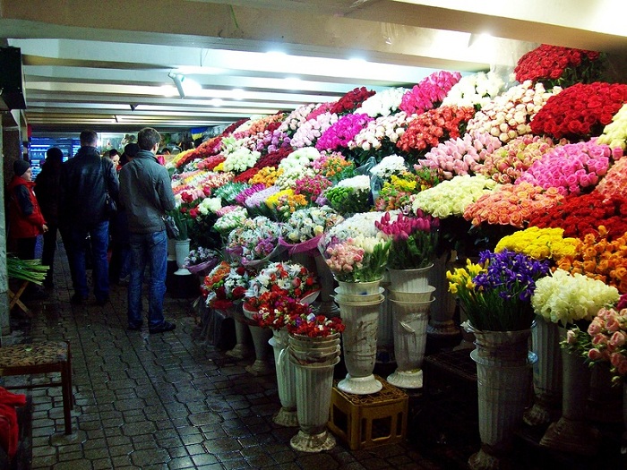 Женщинам в России нужно дарить только четное количество цветов. | Фото: img-fotki.yandex.ru.