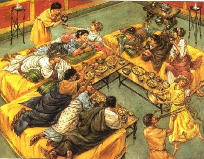 В Древней Греции и Древней Риме принято было кушать лежа. | Фото: otvet.imgsmail.ru.