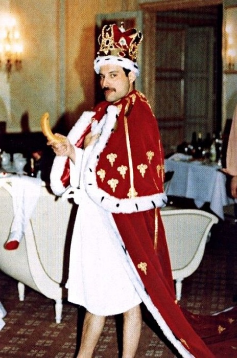 Легендарный певец Freddie Mercury.