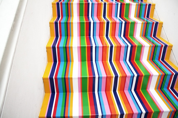 Разноцветная лестница.